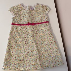 Floral dress size 2t. Cute lace trim and bow 🎀